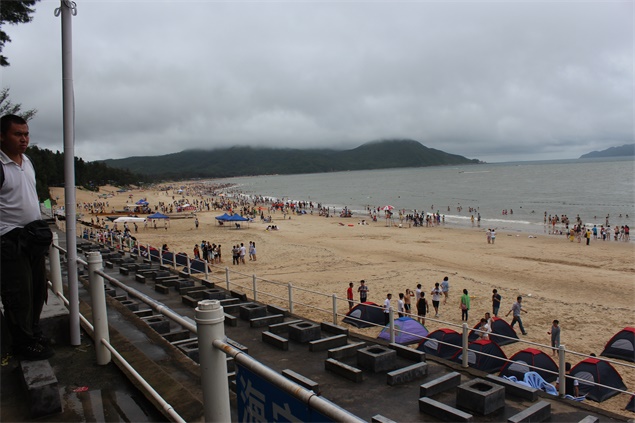 吉田公司组织员工及家属深圳西涌海边游玩